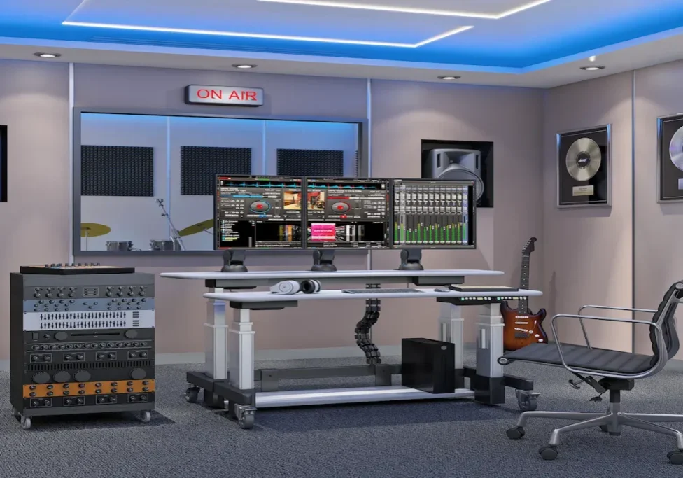 Radiology workstation configurator with multi-monitor diagnostic imaging setup